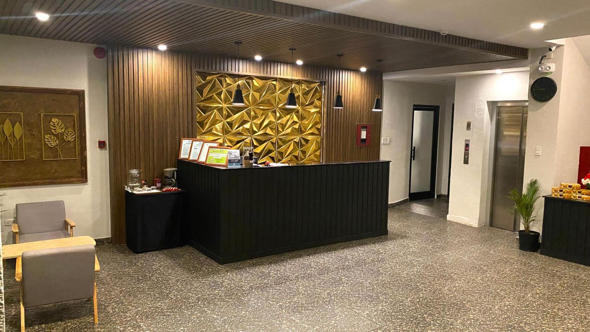 Rudolfo Suites Roxas City Buitenkant foto