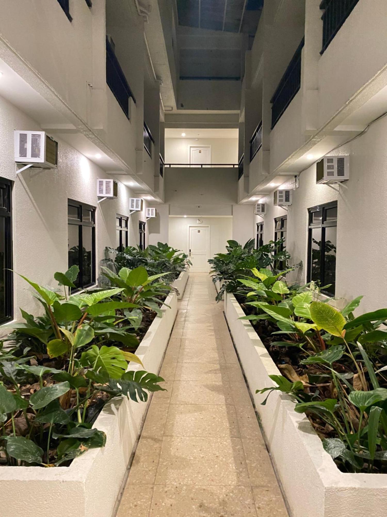 Rudolfo Suites Roxas City Buitenkant foto